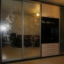 Шкаф с комодом, антресолью и пескоструйным рисунком на дверях